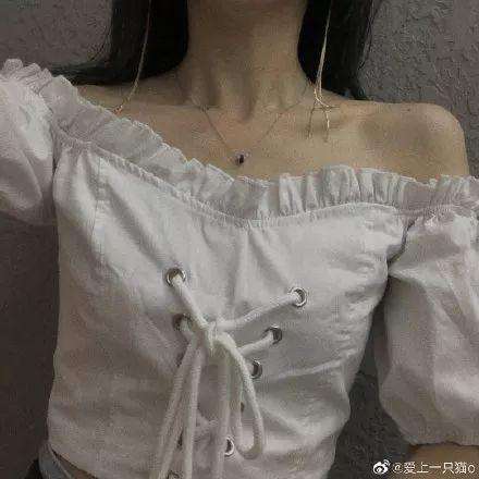 力量器械 ▎女生练肩的8个动作，练好这里，让你身形挺拔穿衣好看
