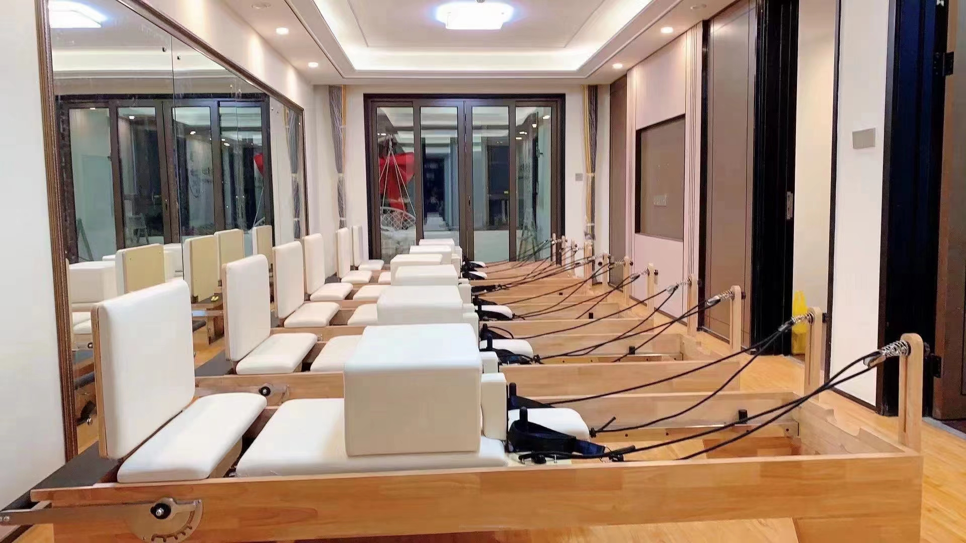 Home Studio Bodybuilding Wood Five Pieces Gym Reformer Pilates Commercial Fitness Equipment