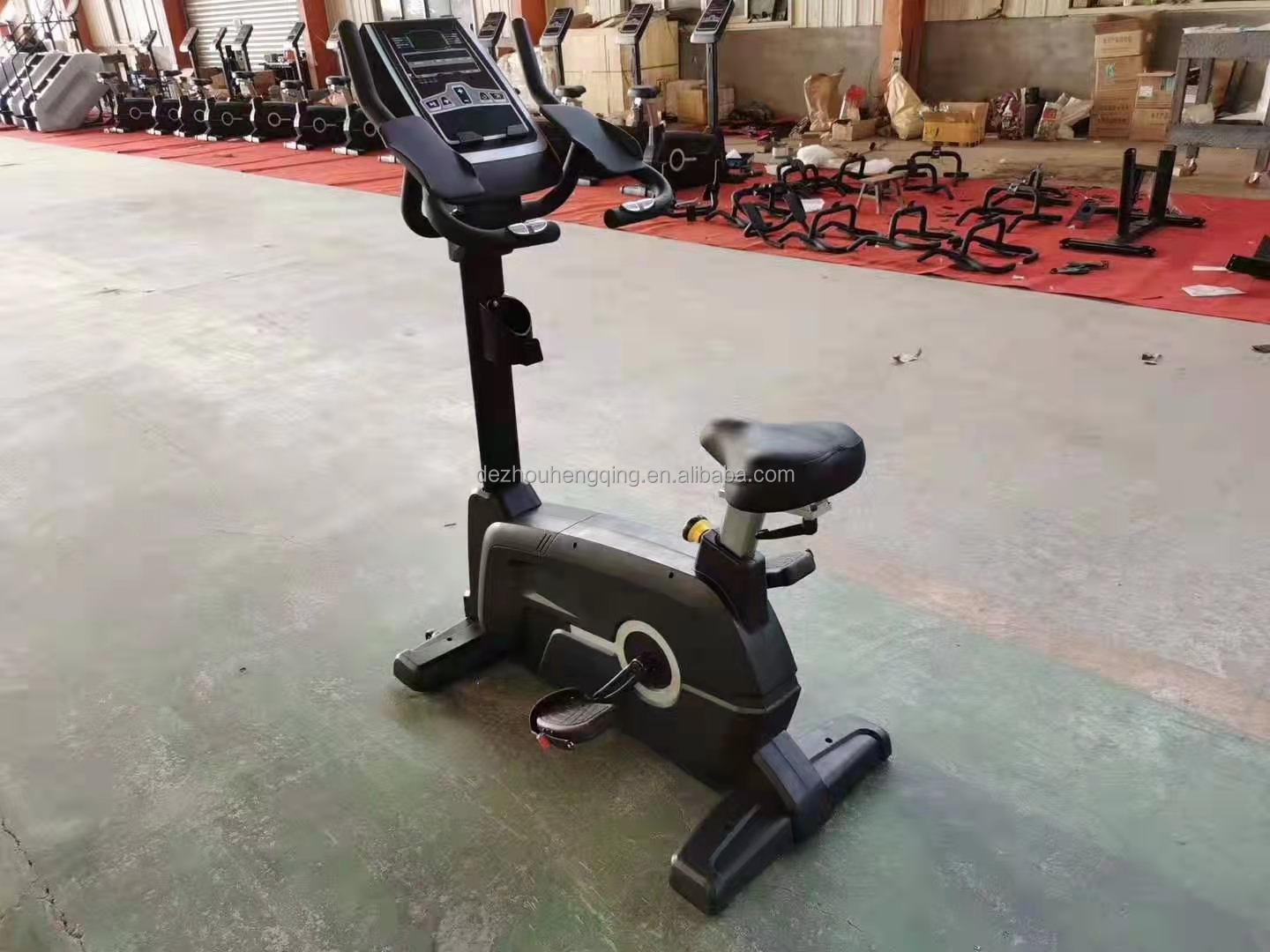Hot Selling Cardio Training Gym Home Workout Cycling Equipment Upright Bike Magnetism Exercise Bike